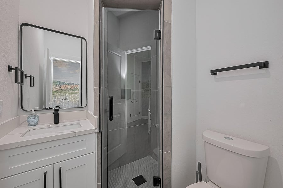 The Monet's Private Ensuite Bathroom.
