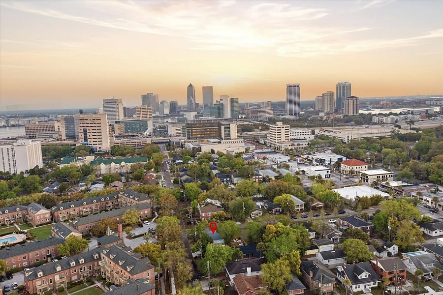 Close to downtown Jacksonville