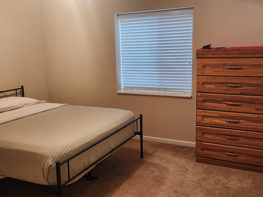 14 - Master Bedroom with Clothes Deawer 3