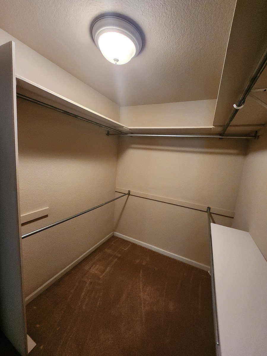 10- Walk In Closet 1
