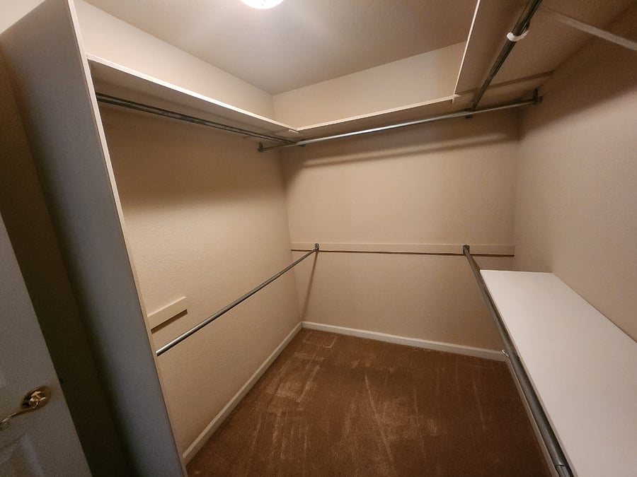 11 - Walk In Closet 2