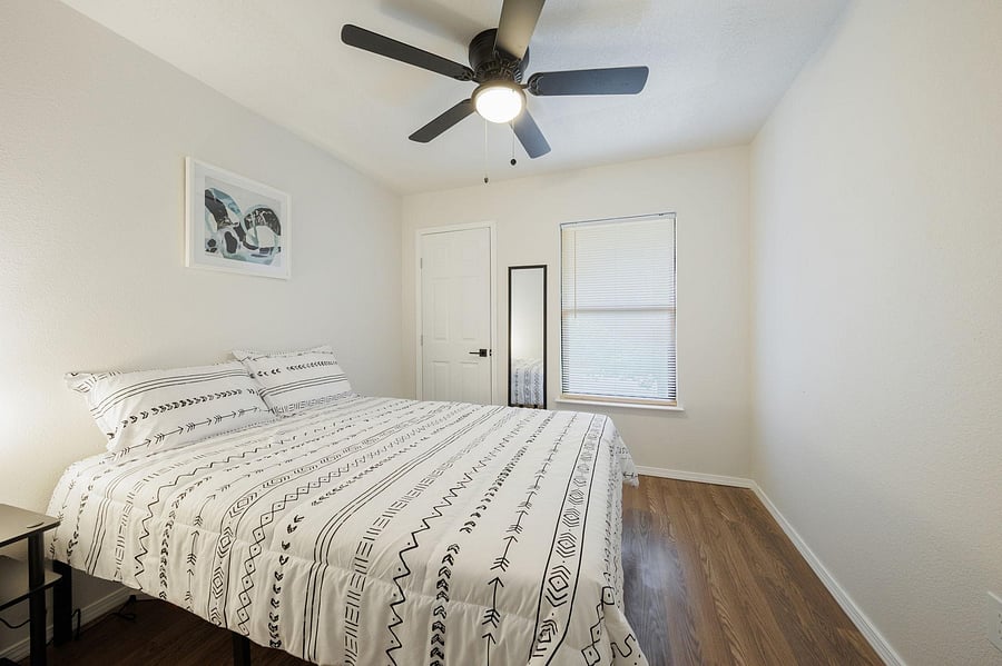 Ceiling fan included