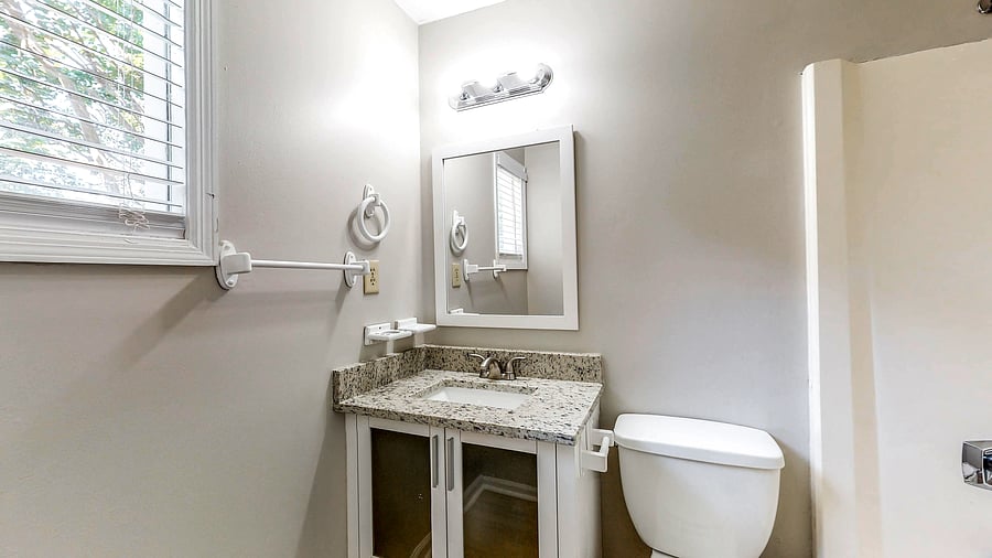 Floor 2 - Full Bathroom 2