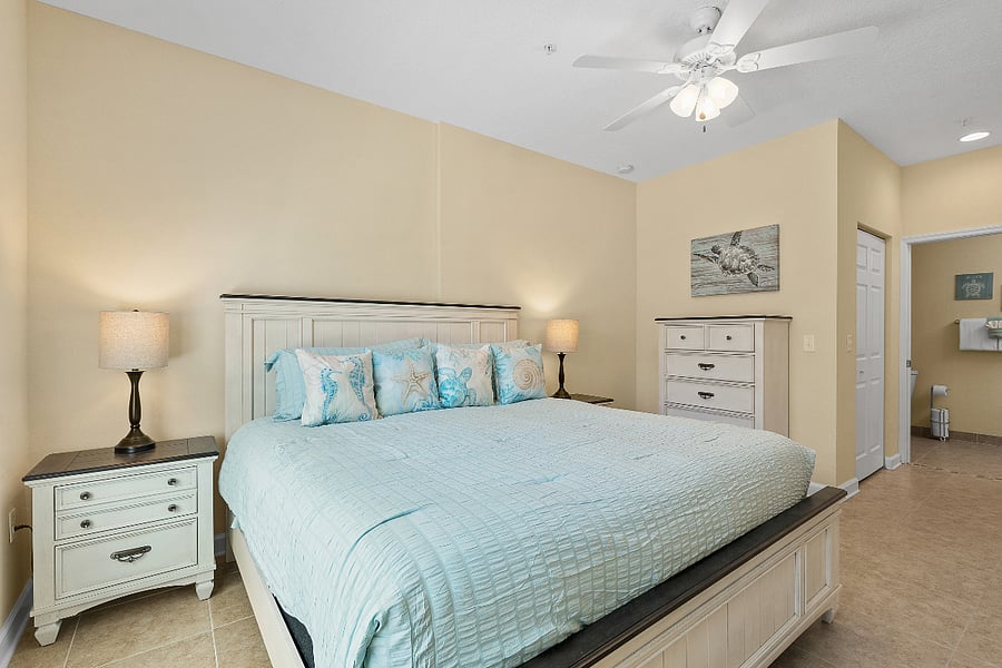 Primary King Bed + Ensuite