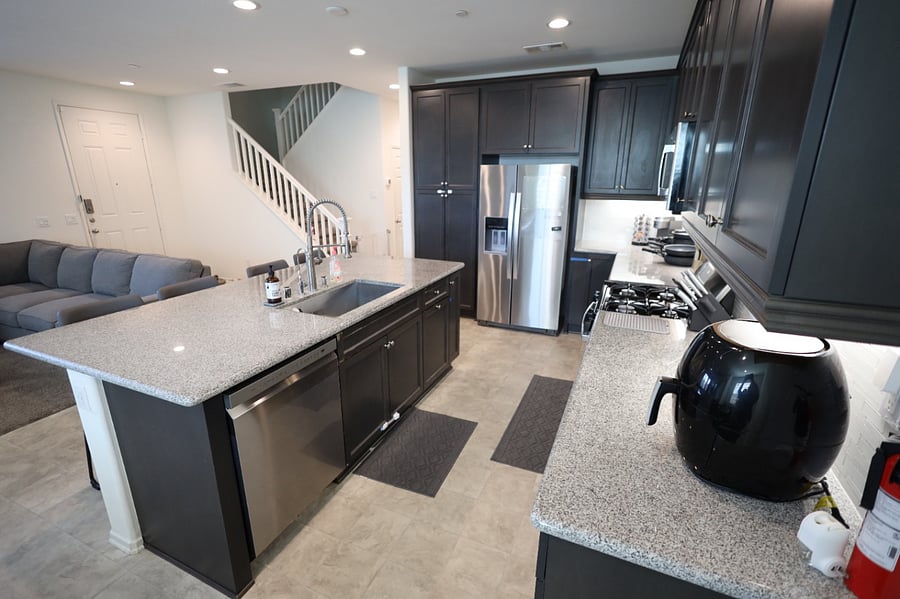 Full-sized Kitchen