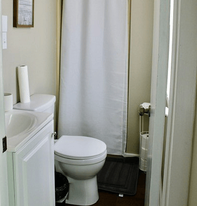 1/2 bathroom