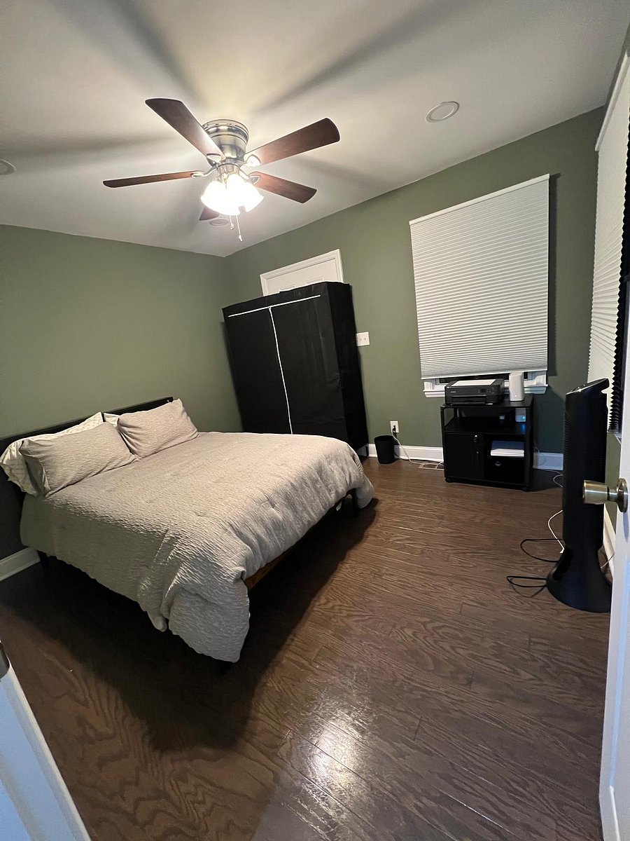 Room 4 (downstairs)