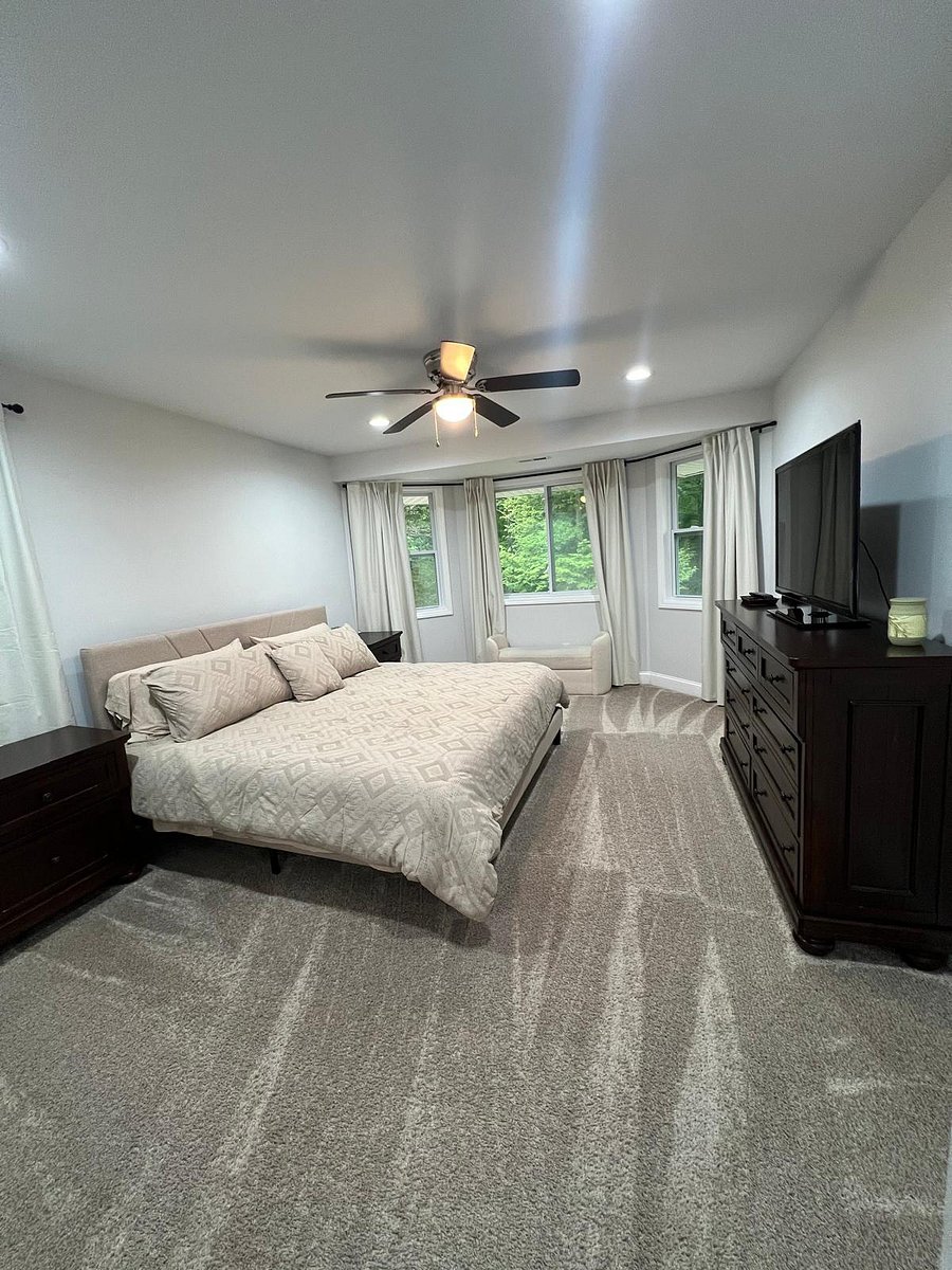 Master bedroom (upstairs)