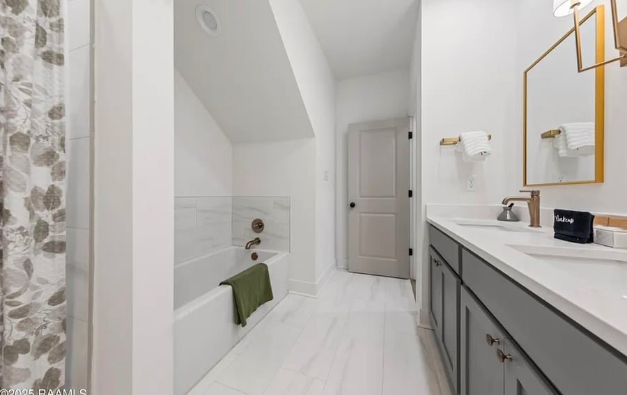 Master bath features double sink vanity, soaking tub and walk in shower. Plush towels, hair dryer and bathroom toiletries included