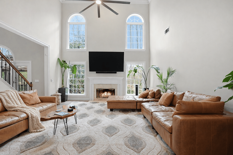 Open main living area with comfortable seating, Smart TV, and Sonos sound system.