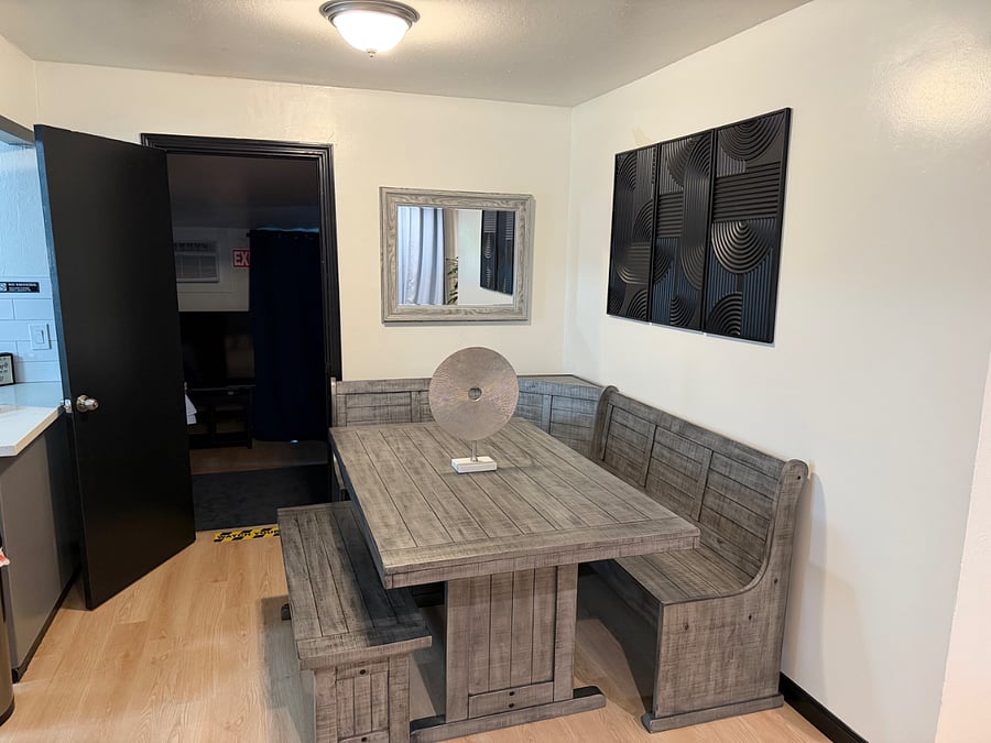 Breakfast Nook 