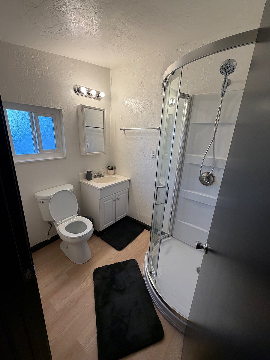 Bathroom#2 inside King size room 