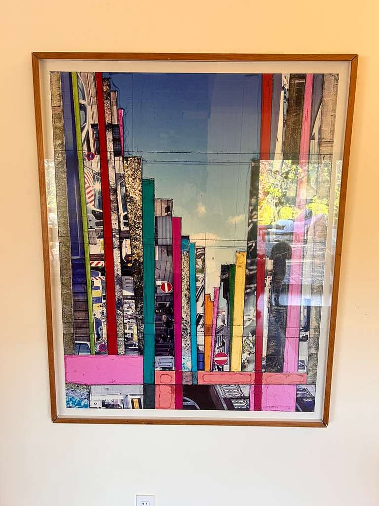 Art hangs on all walls.