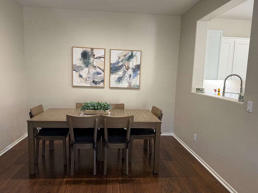 Formal dining seats 6