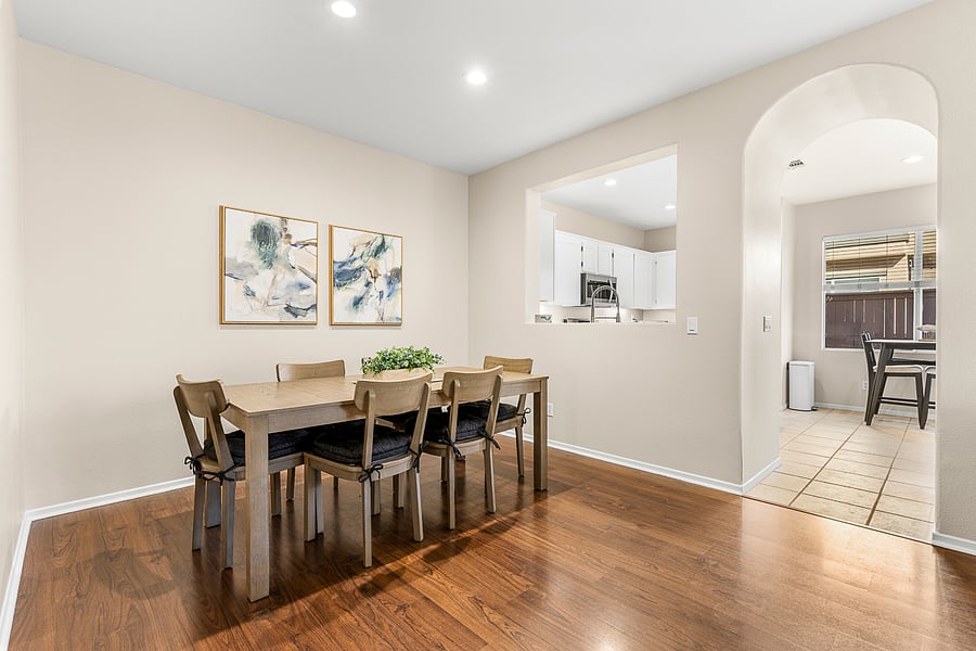 Formal dining for 6