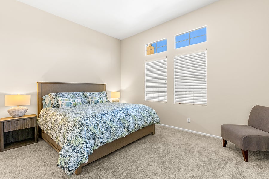 King bed in primary en-suite