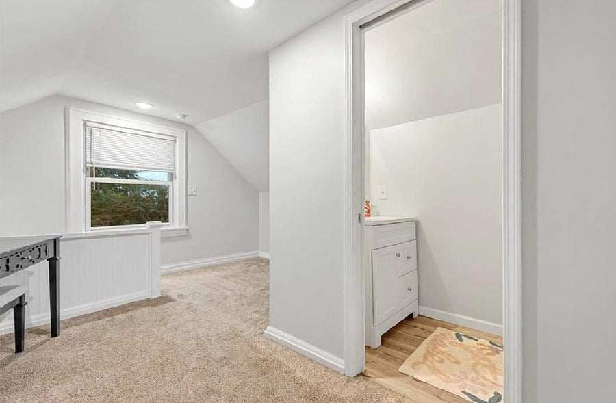 WORK SPACE/ KIDS PLAY AREA. MULTIFUNCTIONAL SPACEUPSTAIRS FOYER CAN BE USED FOR: OFFICE 