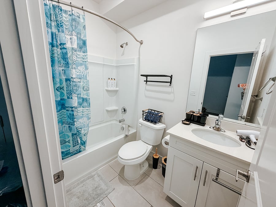 Guest Bathroom with Full Tub/Shower

Clean and bright guest bathroom featuring a full bathtub with shower, white vanity with sink, large mirror, and plenty of storage. Fresh towels and bath mat provided.