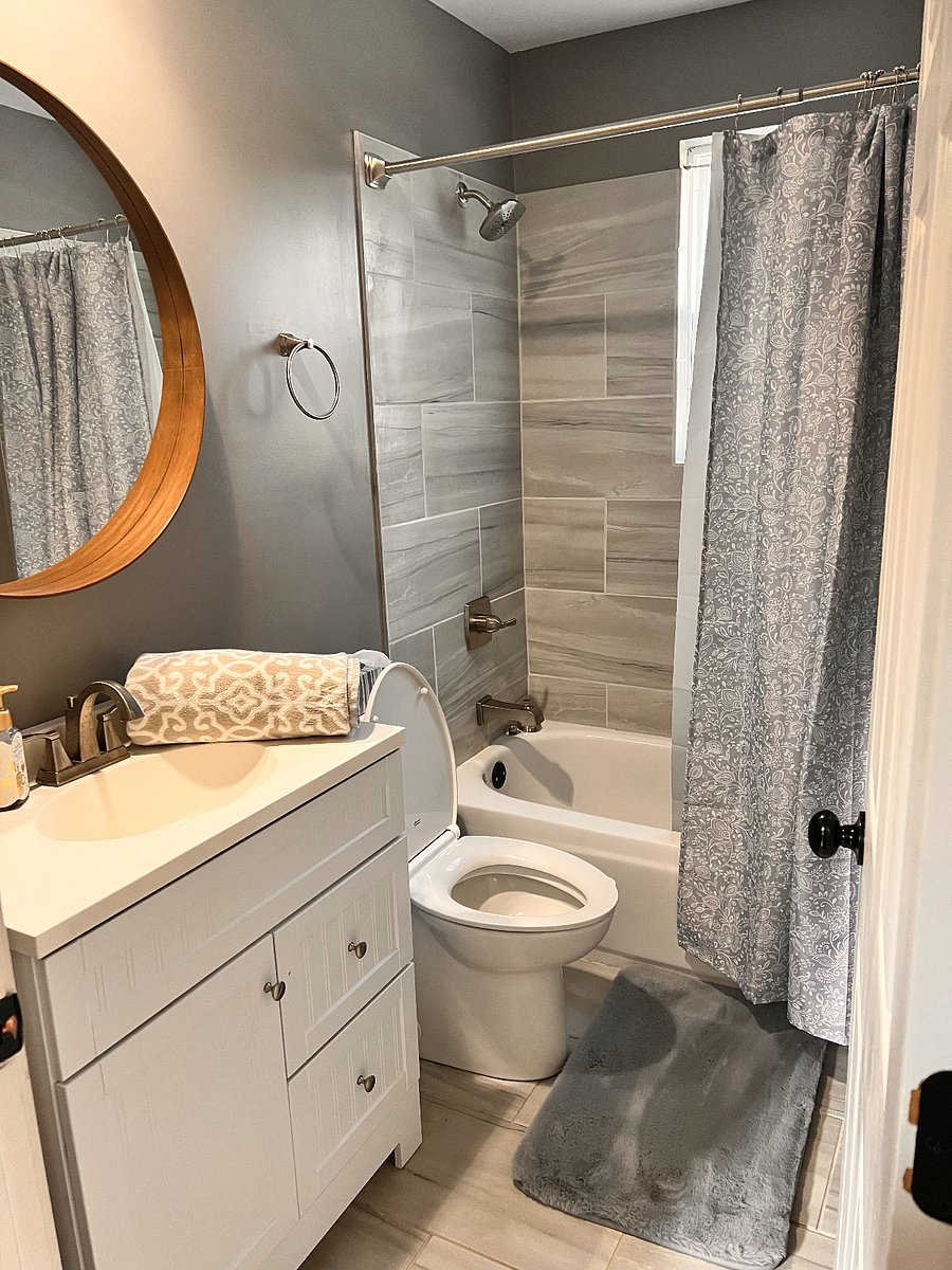 Full Bathroom on Main Level.