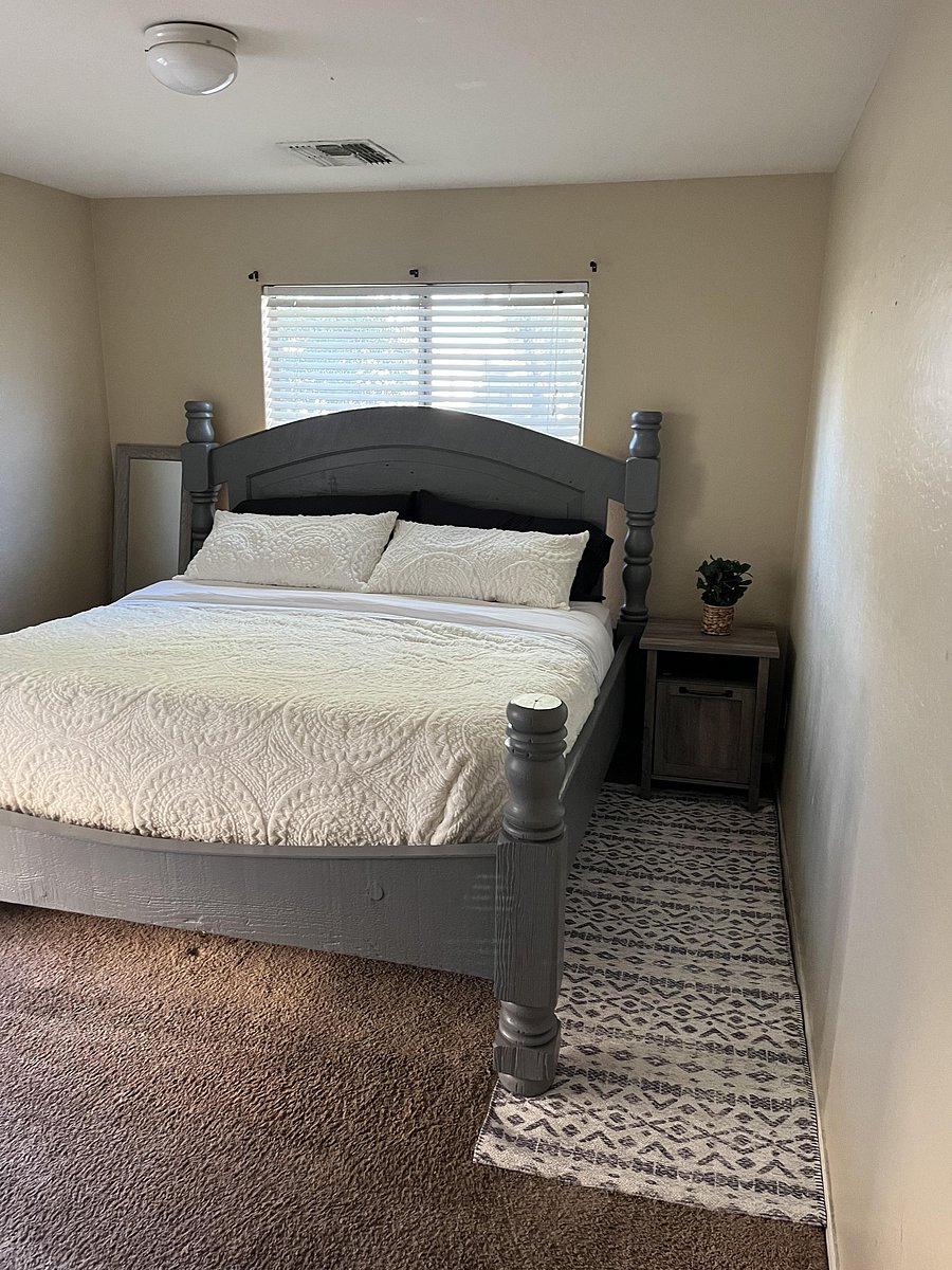 Bedroom 2: king size bed: shared bathroom attached