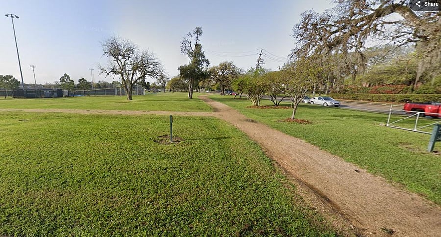 5 min walk to MacGregor Park