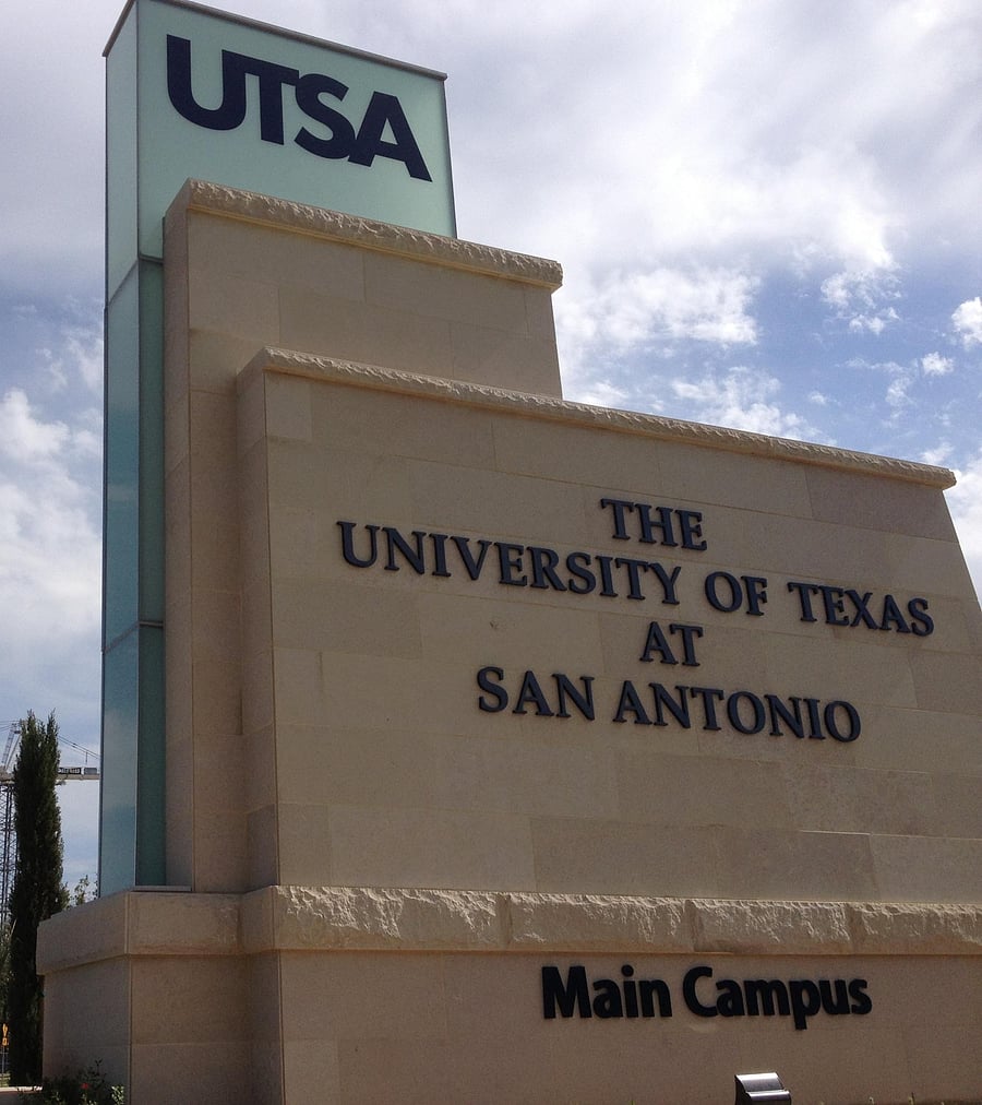 Conveniently located just 1.5 miles from UTSA Downtown Campus - perfect for students and faculty! (UTSA Image credit: Drdak)