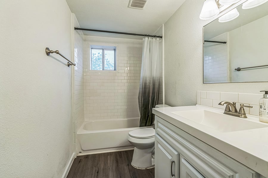 Bathroom-upstairs