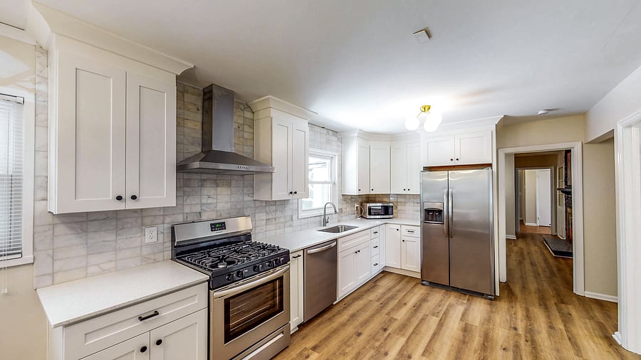 Completely renovated kitchen- great for foodies!