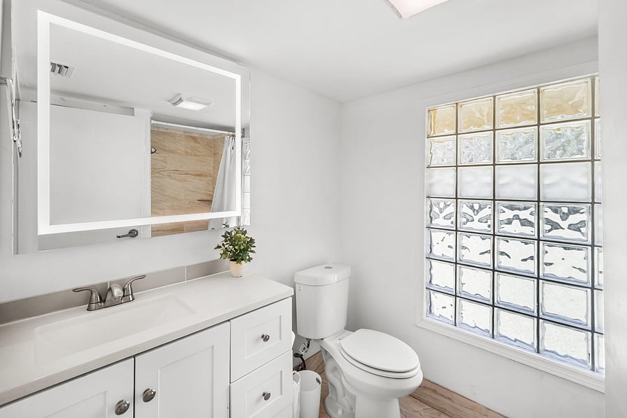 Single bathroom with vanity and sink