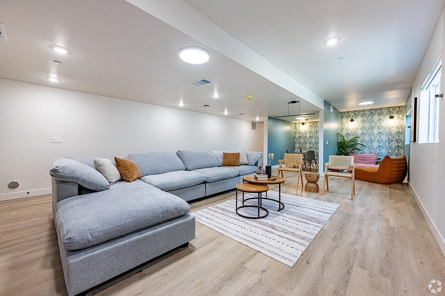 4517.5 Kingswell - Living Room