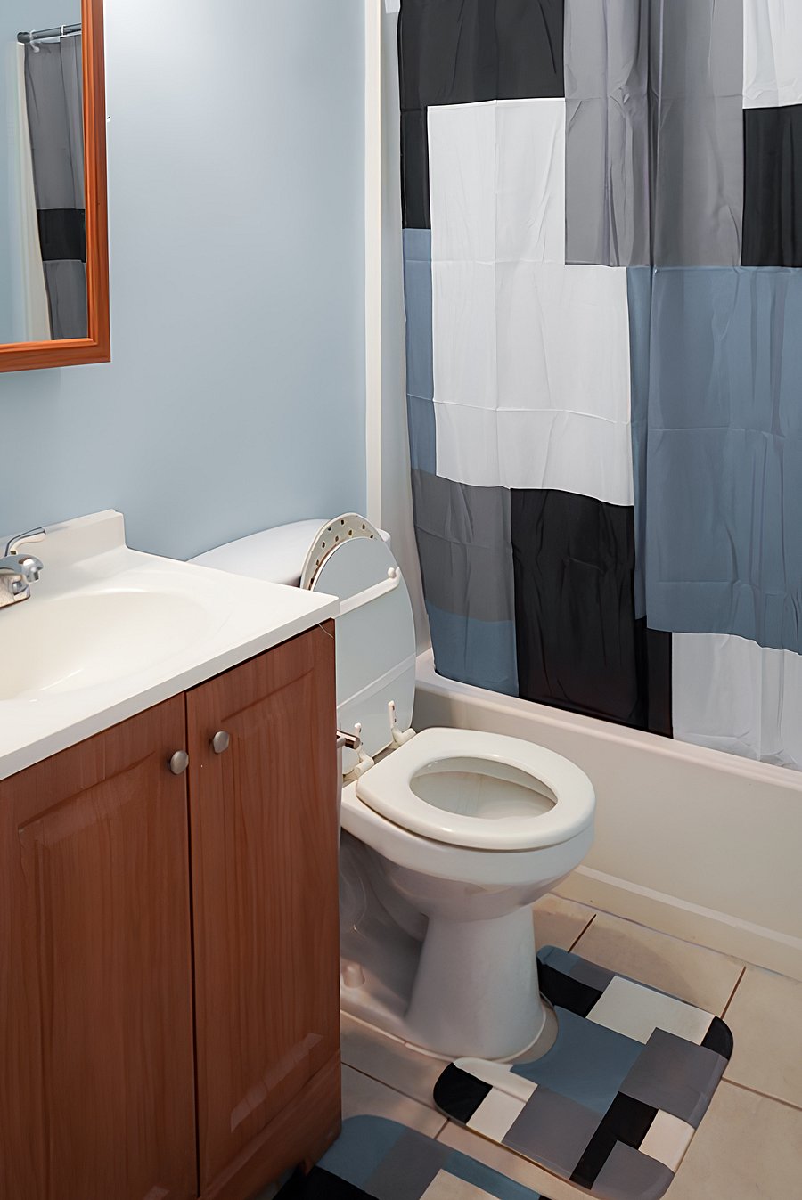Upper Level Full Bathroom