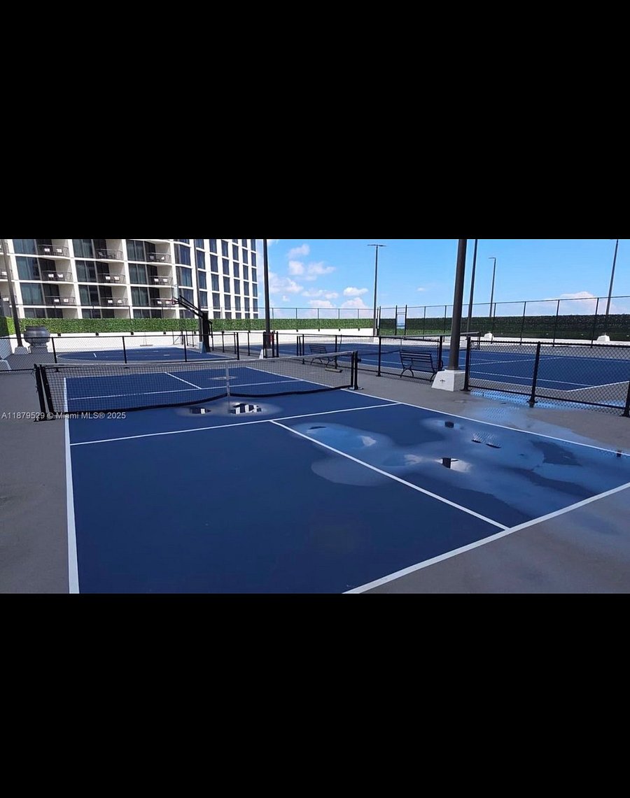 Building tennis , paddle and basketball courts
