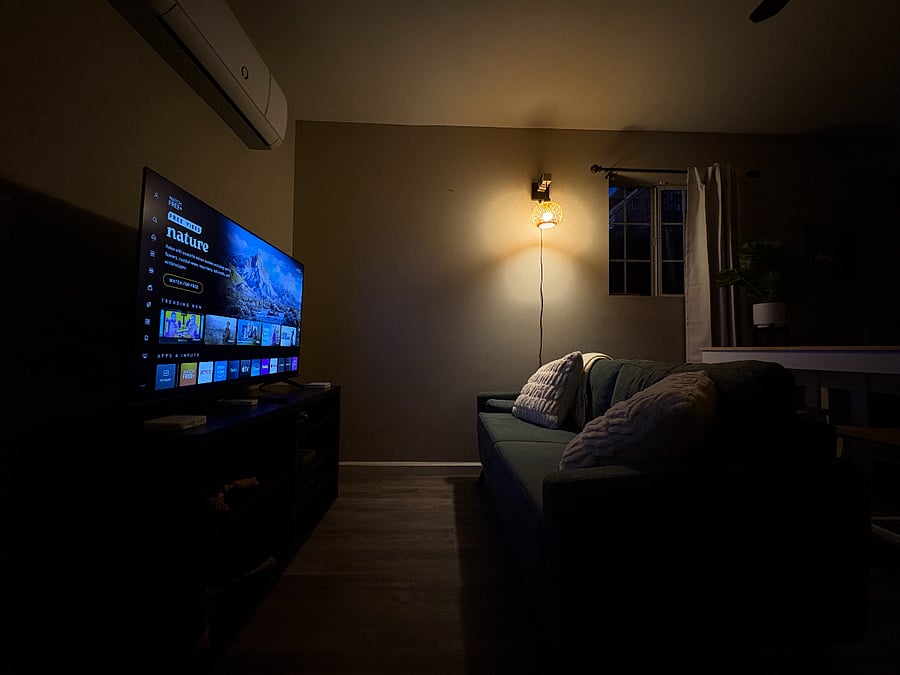 Smart TV with all streaming apps supported