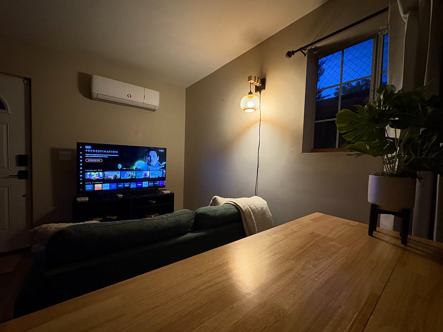 Smart TV with all streaming apps supported
