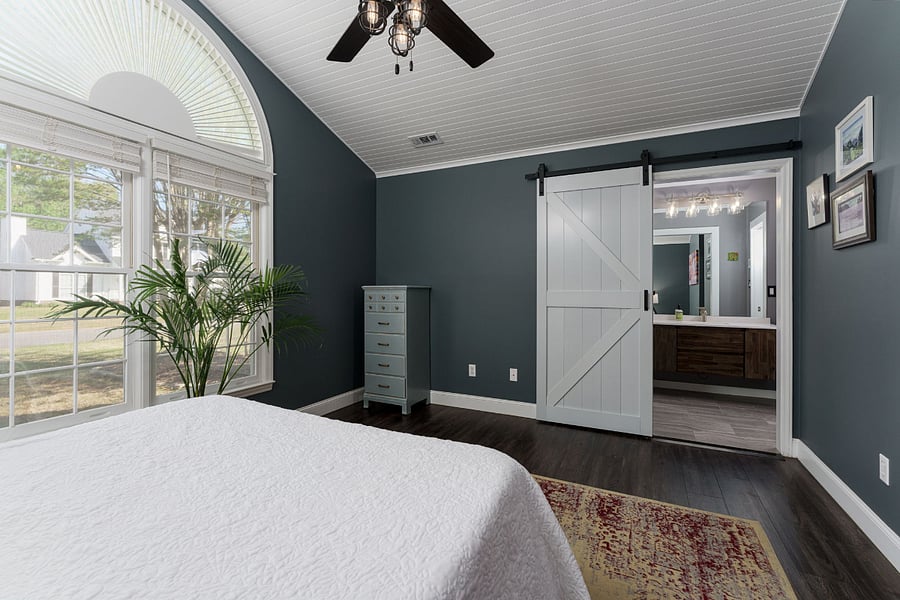 Primary bedroom with en suite bathroom