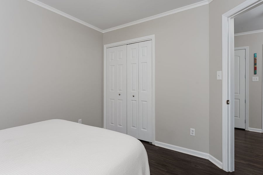 3rd bedroom, queen bed