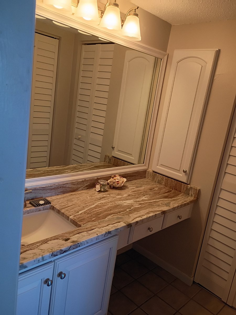 On-suite Bath and Walk-in Closet in Main Bedroom