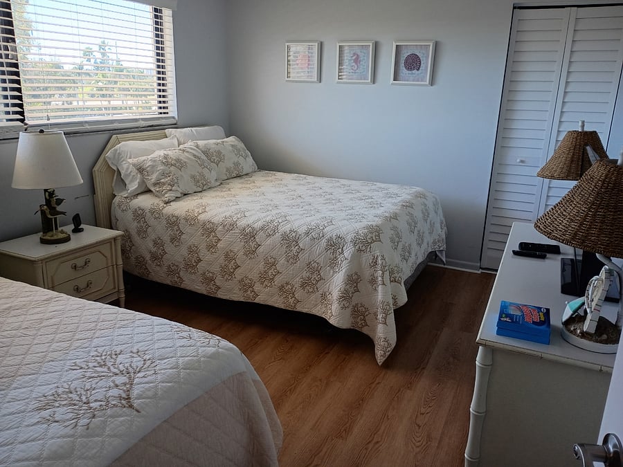 Twin and Full bed in 2nd bedroom