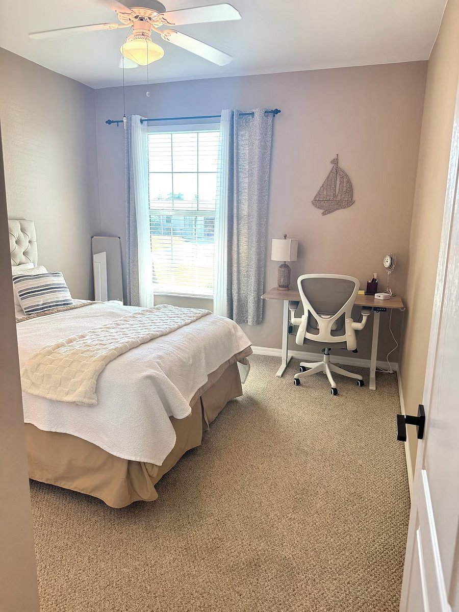 Thid bedroom