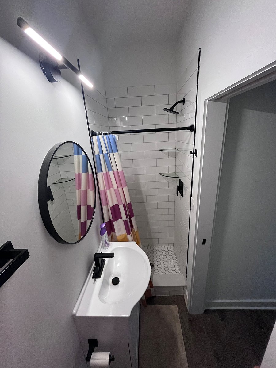 Standing shower in bathroom of Bedroom 2.