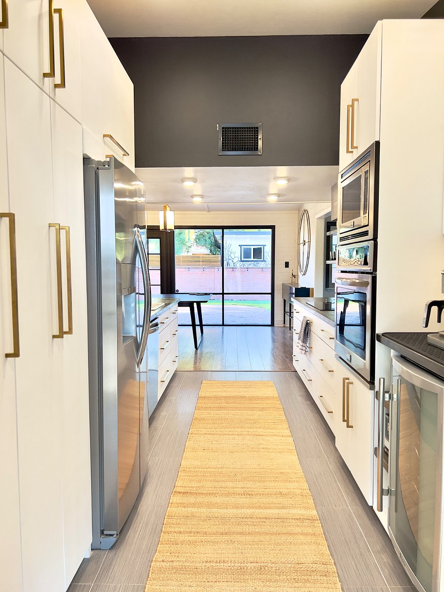 Fully stocked kitchen is ready for you to cook your favorite meals.
