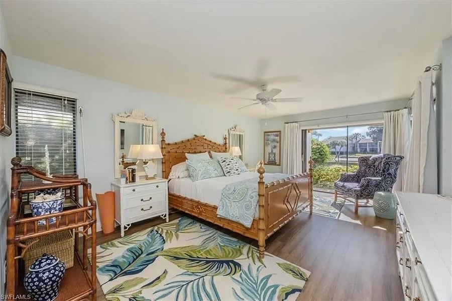 Spacious master bedroom. King sized tempurdedic, adjustable bed, writing desk, sliding doors to lanai
