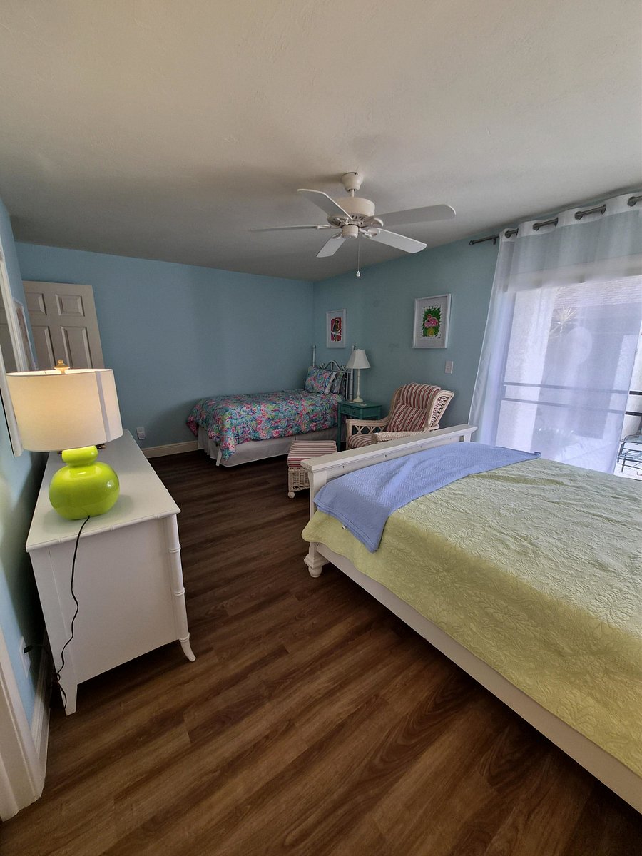 2nd bedroom, queen sized and twin bed. Additional twin mattress available if needed
