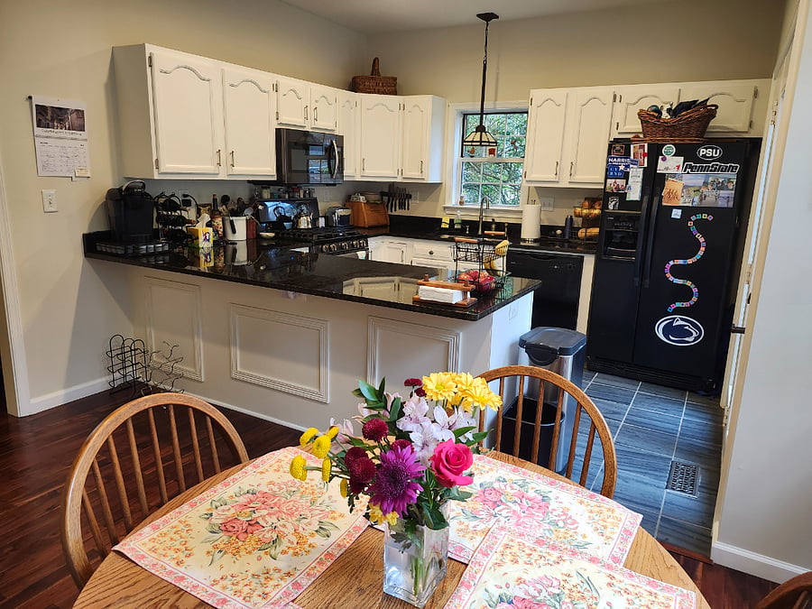 Ding Arae and Kitchen