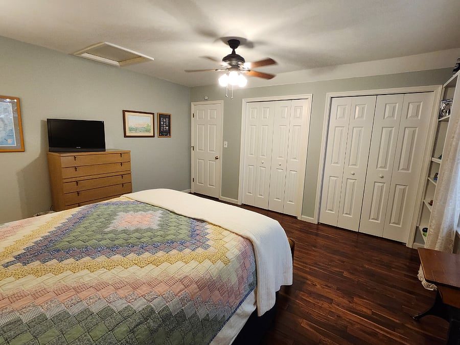 Main Bedroom w/double closet