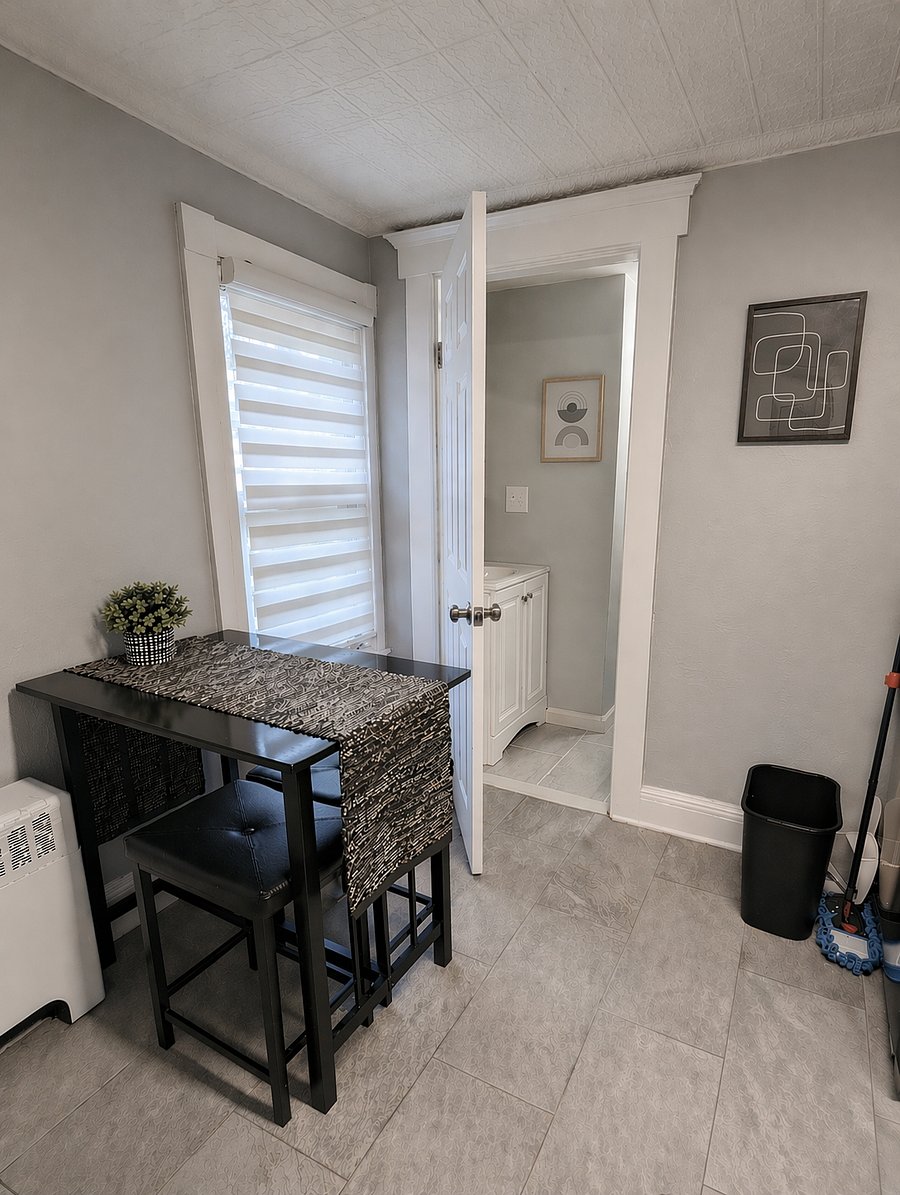 Eat-in kitchen