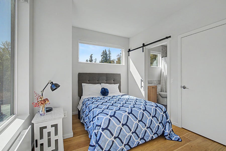 Bedroom on 3rd floor with bathroom en-suite
