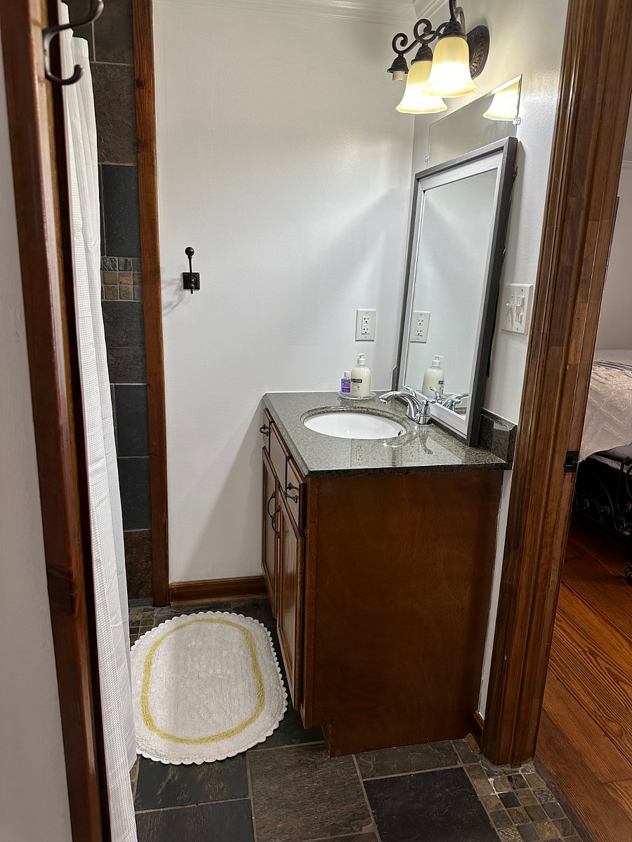 sink area full bath