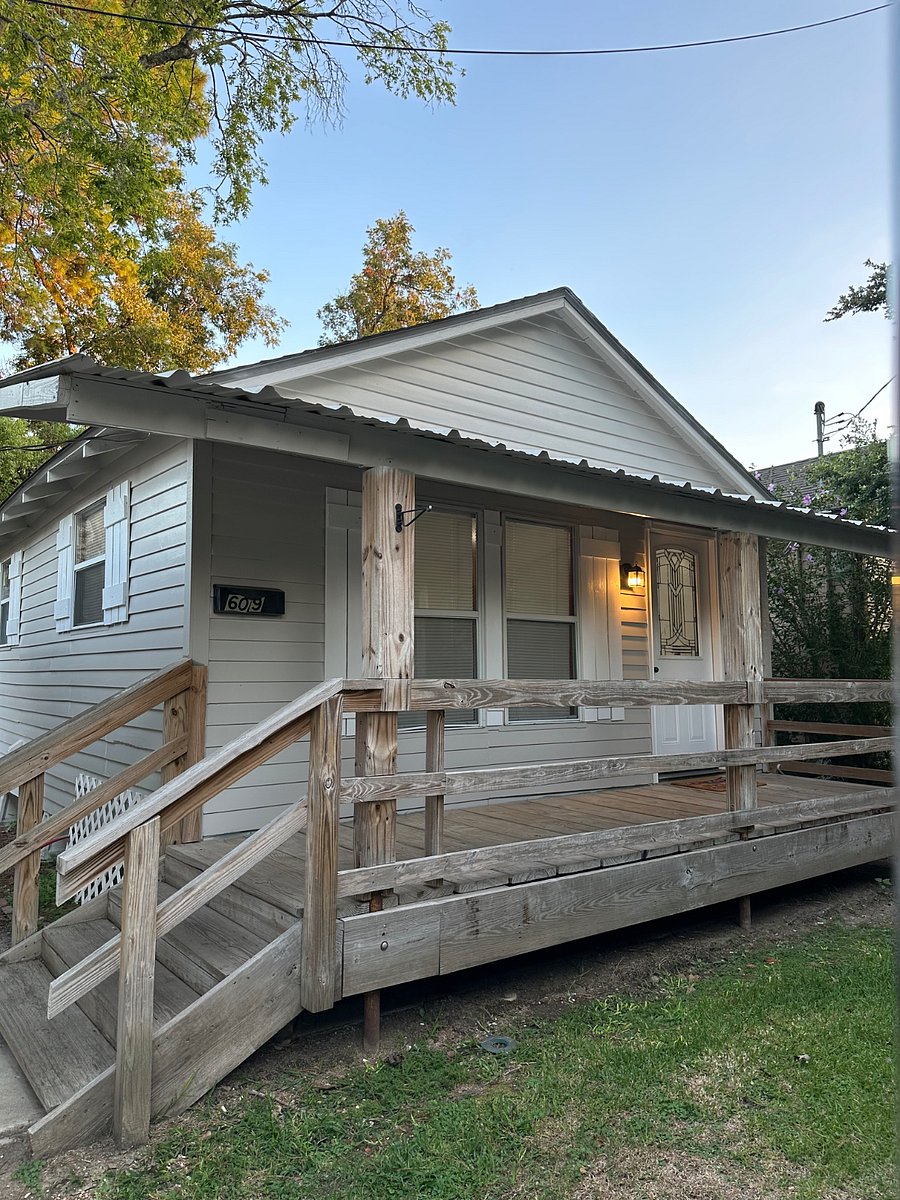 Front porch 3 steps