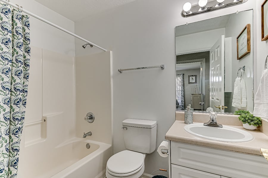 Second bathroom with amenities